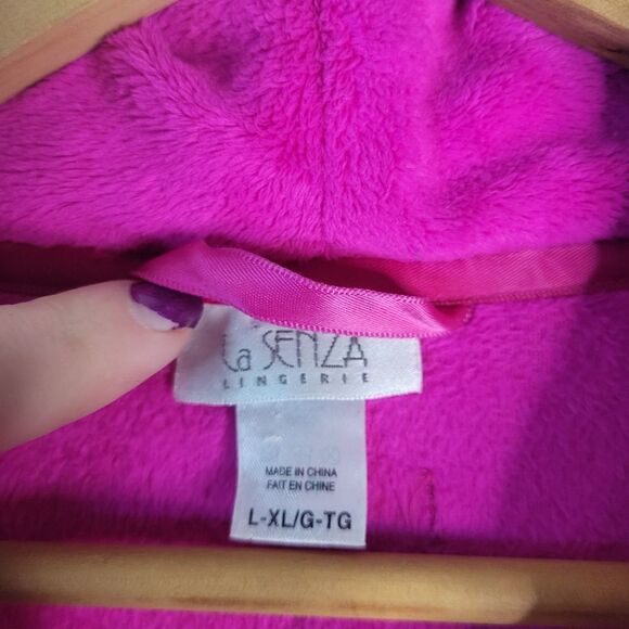 La Senza Fuschsia Plush Bathrobe - Picture 11 of 15